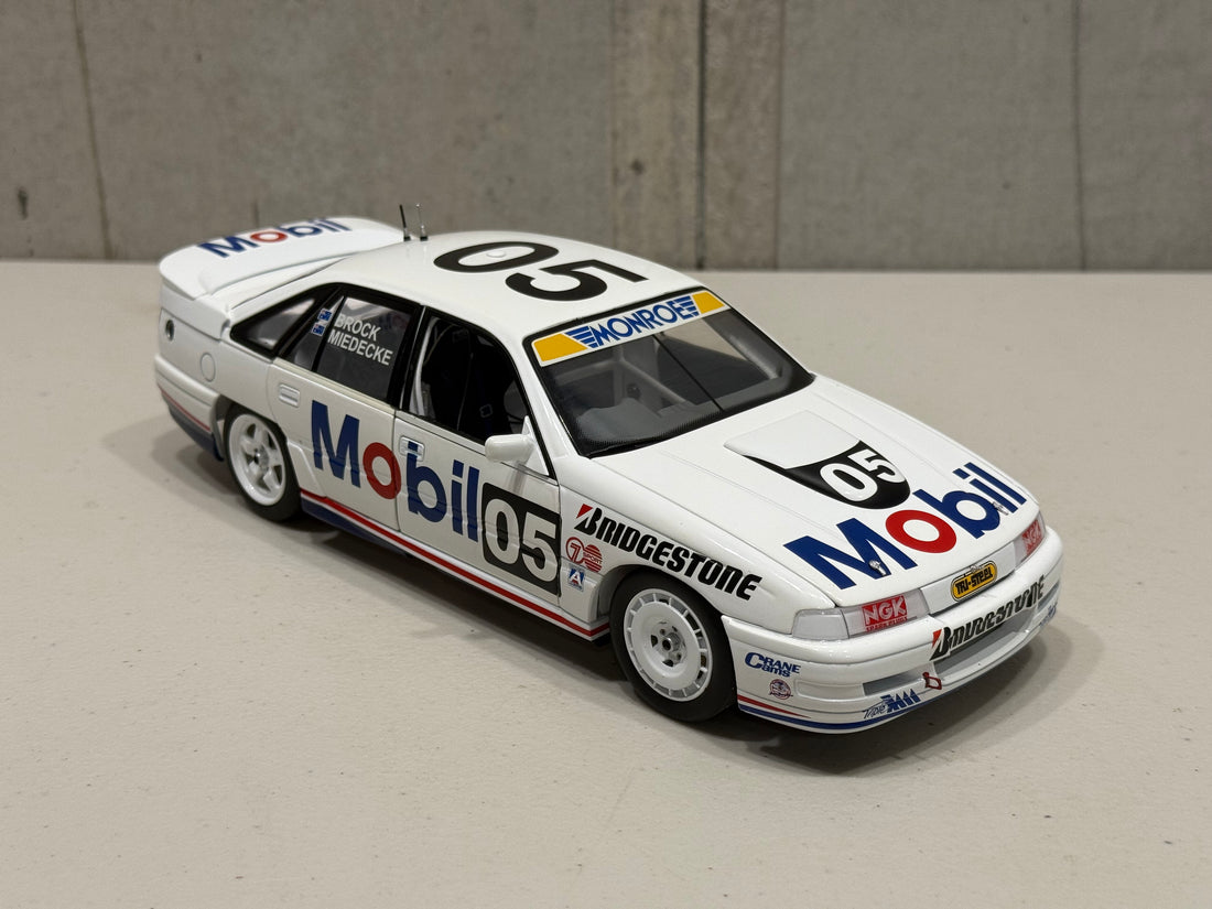 1991 PETER BROCK/ANDREW MIEDECKE - BATHURST 1000 - HOLDEN VN COMMODORE - 1:18 SCALE DIECAST MODEL - BIANTE