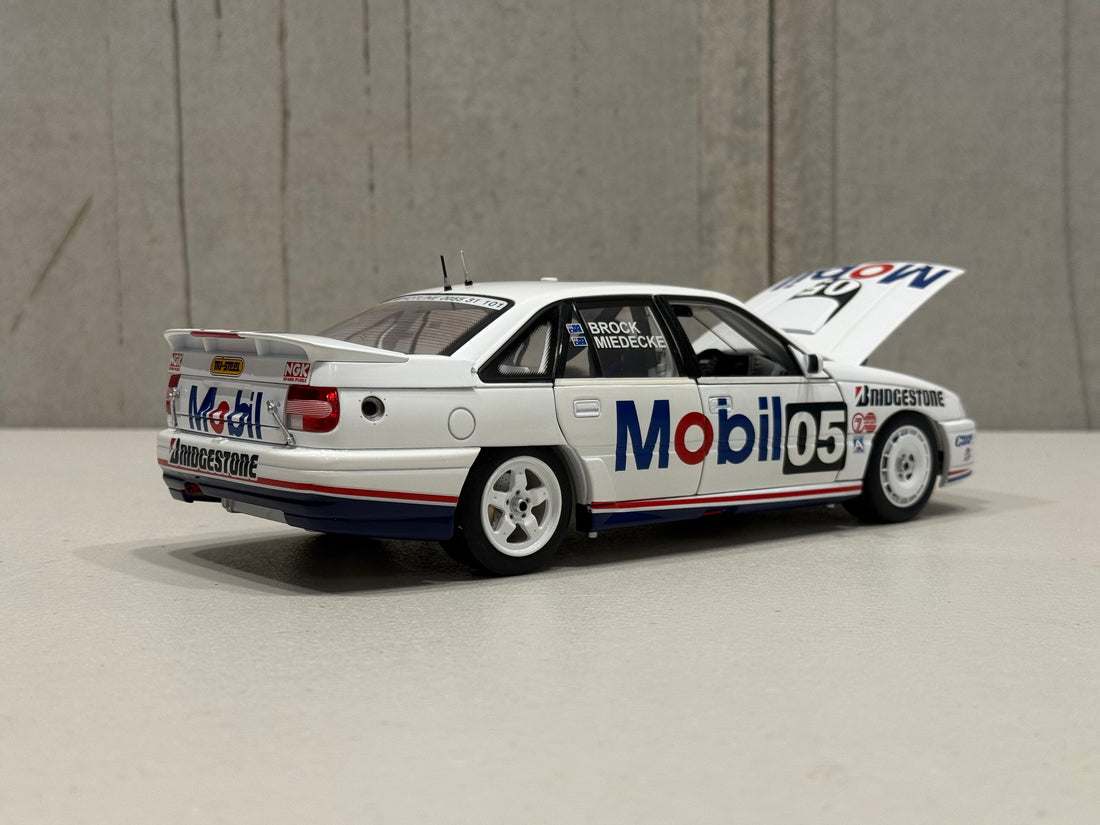 1991 PETER BROCK/ANDREW MIEDECKE - BATHURST 1000 - HOLDEN VN COMMODORE - 1:18 SCALE DIECAST MODEL - BIANTE