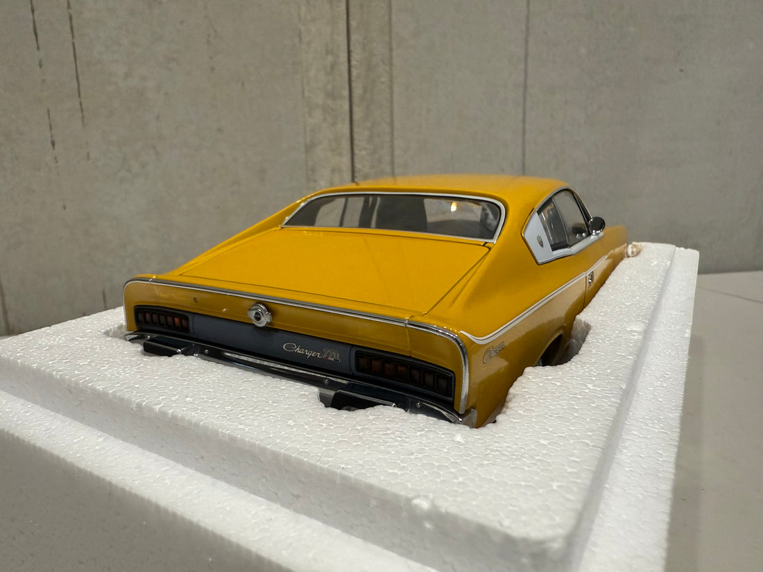 1972 CHRYSLER CHARGER 770 SE - SUNFIRE METALLIC - 1:18 SCALE DIECAST MODEL