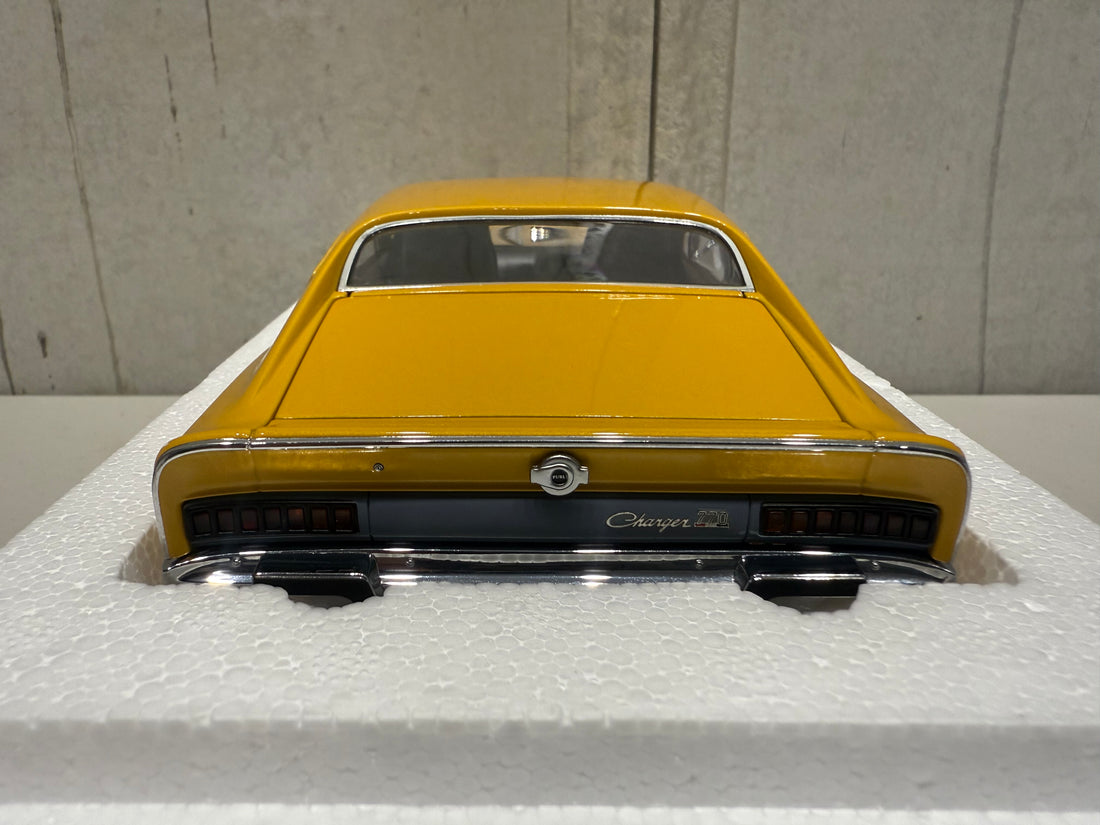 1972 CHRYSLER CHARGER 770 SE - SUNFIRE METALLIC - 1:18 SCALE DIECAST MODEL