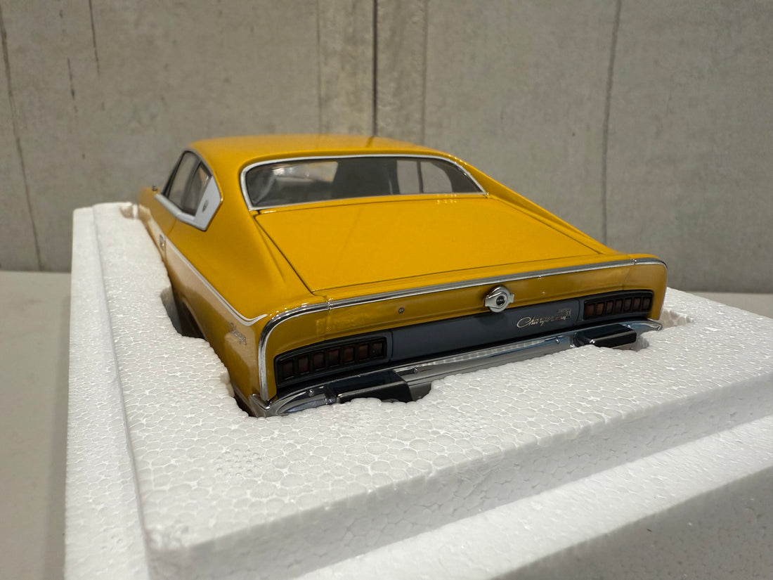 1972 CHRYSLER CHARGER 770 SE - SUNFIRE METALLIC - 1:18 SCALE DIECAST MODEL