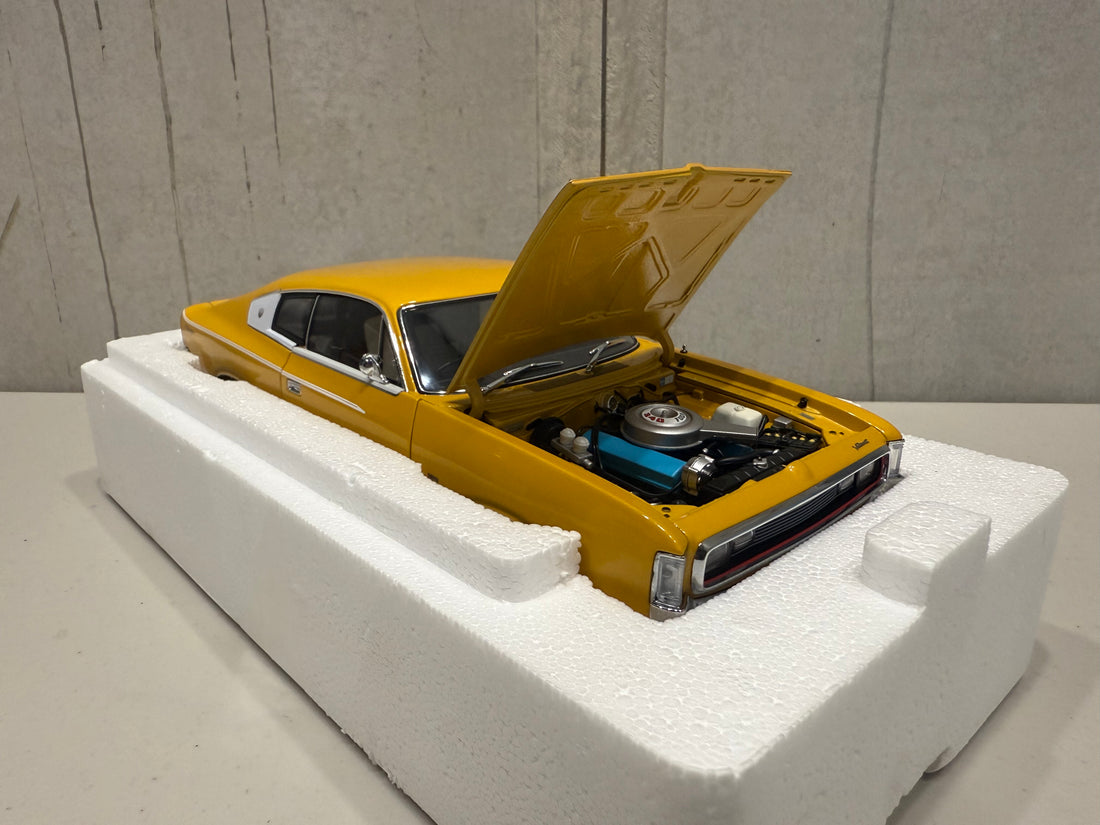 1972 CHRYSLER CHARGER 770 SE - SUNFIRE METALLIC - 1:18 SCALE DIECAST MODEL