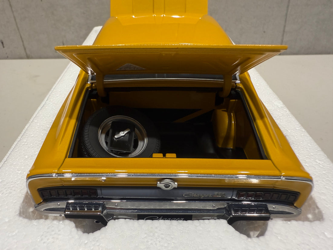 1972 CHRYSLER CHARGER 770 SE - SUNFIRE METALLIC - 1:18 SCALE DIECAST MODEL