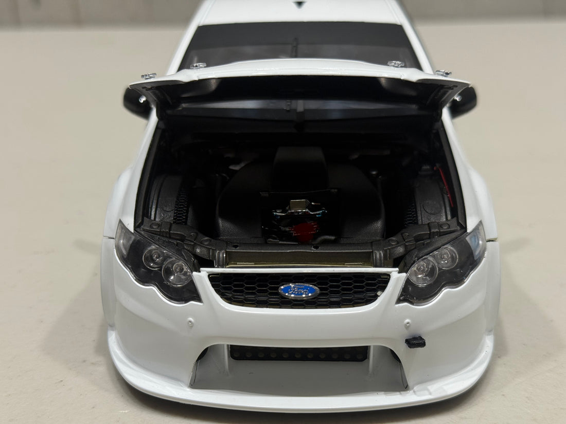 FORD FG FALCON LIMITED EDITION - WHITE WITH BONUS DECAL SET - 1:18 SCALE DIECAST MODEL - BIANTE
