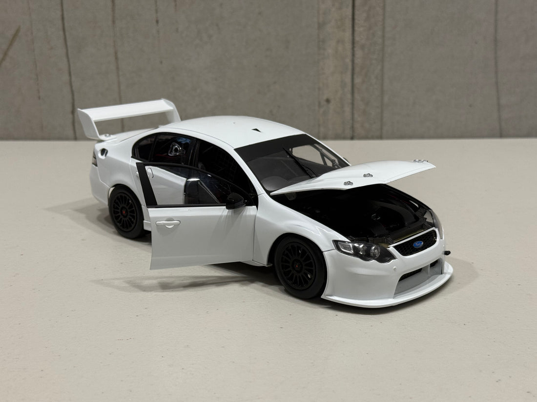 FORD FG FALCON LIMITED EDITION - WHITE WITH BONUS DECAL SET - 1:18 SCALE DIECAST MODEL - BIANTE