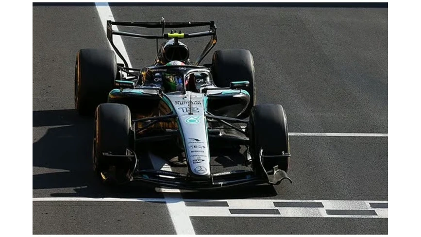 *PRE-ORDER* KIMI ANTONELLI - MERCEDES-AMG PETRONAS FORMULA 1 TEAM W17 No.12 WINNER ITALIAN GP 2026 - (WITH FIGURINE &amp; PIT BOARDS) - 1:18 SCALE RESIN MODEL CAR - SPARK