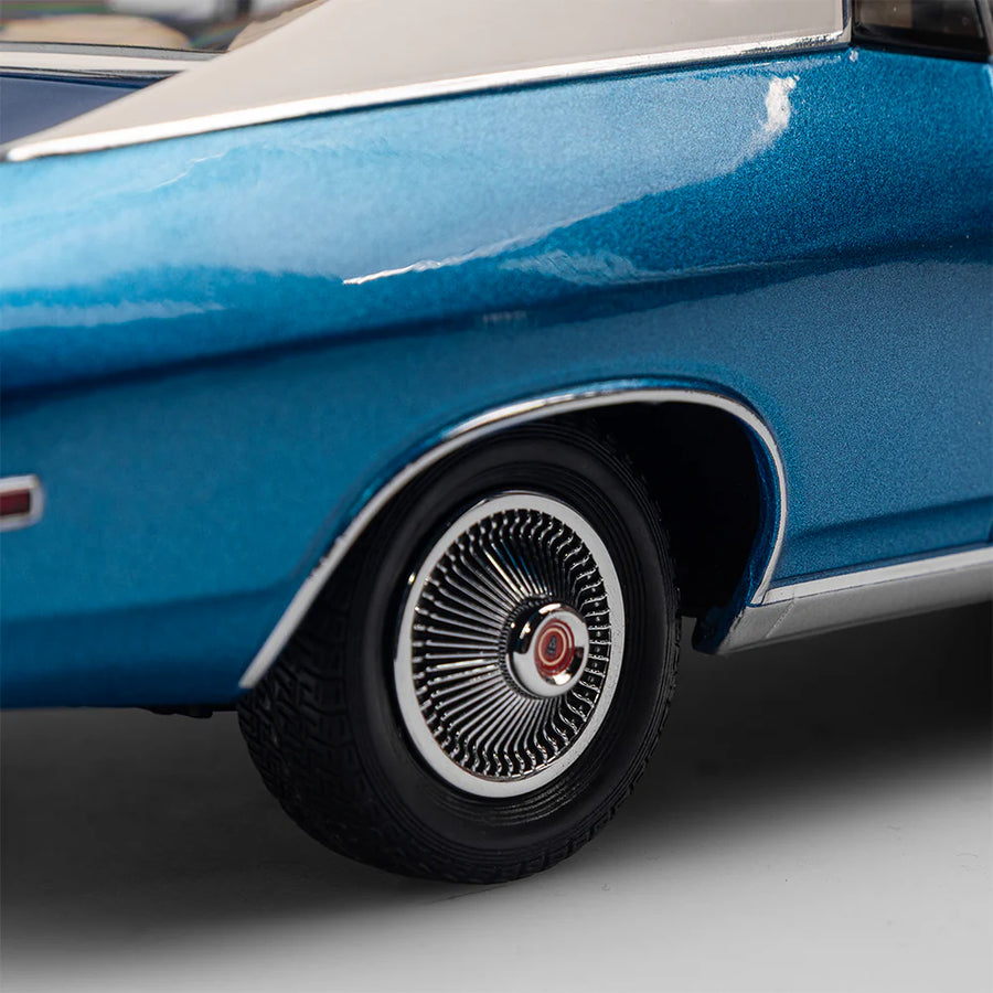 Ford P4 Landau - Cosmic Blue - 1:18 Scale Model - Authentic Collectables