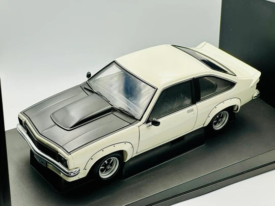HOLDEN LX TORANA SS A9X - PALAIS WHITE/BLACK - 1:18 SCALE DIECAST MODEL - AUTOart