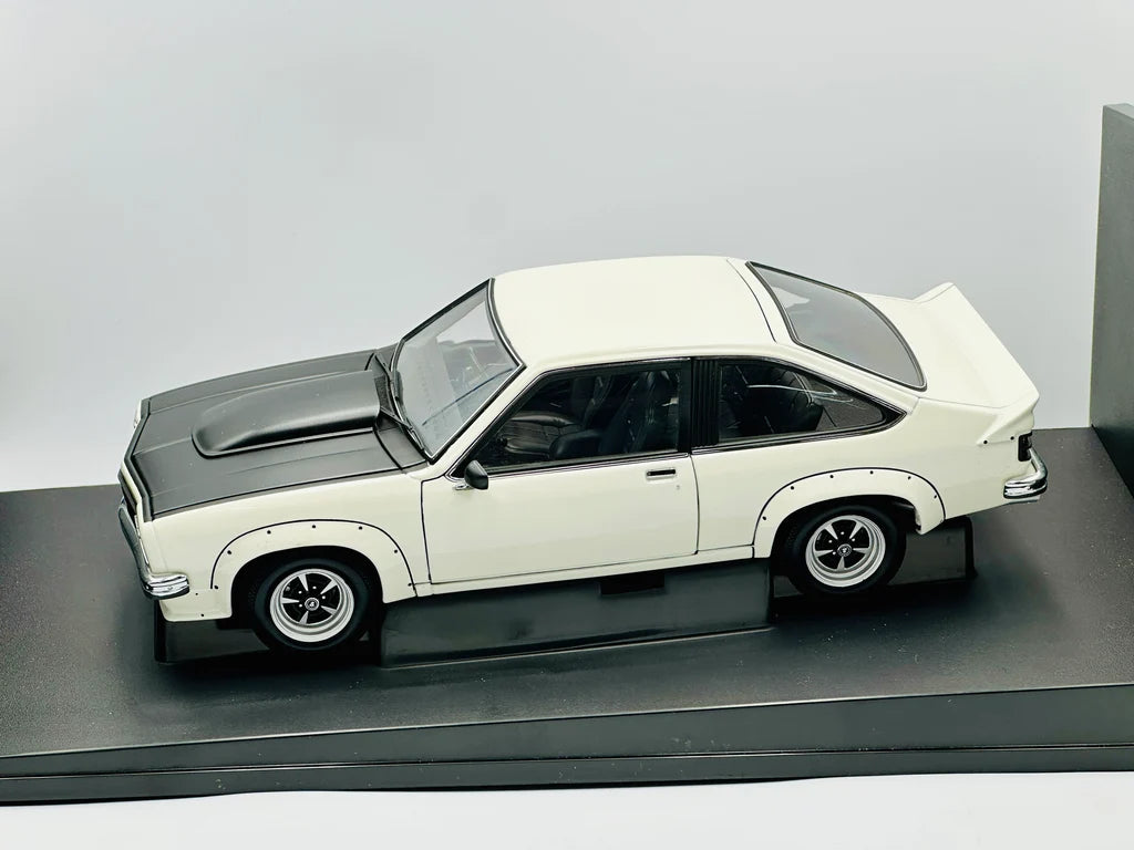 HOLDEN LX TORANA SS A9X - PALAIS WHITE/BLACK - 1:18 SCALE DIECAST MODEL - AUTOart