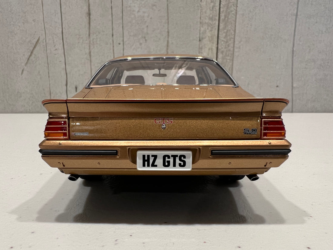 HOLDEN HZ GTS SANDLEWOOD METALLIC 1:18 - Classic Carlectables