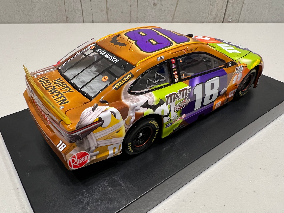 KYLE BUSCH 2021 M&M'S HALLOWEEN 1:24 SCALE ARC DIECAST MODEL