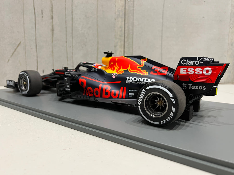 Red Bull Racing Honda RB16B No.33 Red Bull Racing - Winner Dutch GP 2021 - Max Verstappen. With Acrylic Cover. Limited 321 - 1:12 Scale Resin Model Car