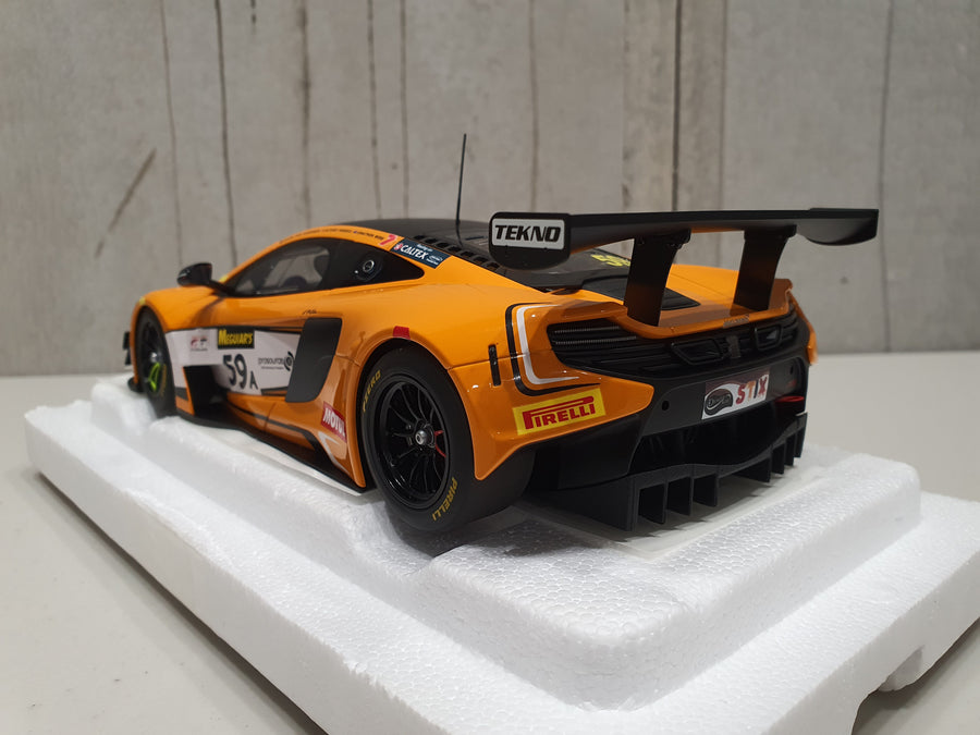 McLAREN 650S GT3 BATHURST 12 HOUR WINNER 2016 S.VAN GISBERGEN/A.PARENTE/J.WEBB 1:18 SCALE - AUTOART