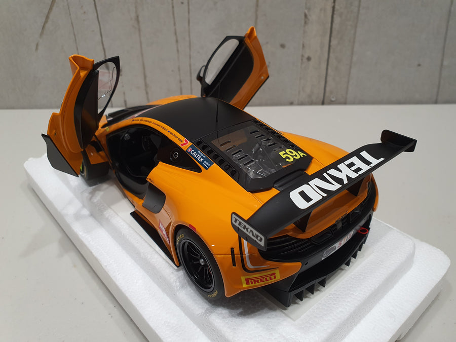 McLAREN 650S GT3 BATHURST 12 HOUR WINNER 2016 S.VAN GISBERGEN/A.PARENTE/J.WEBB 1:18 SCALE - AUTOART