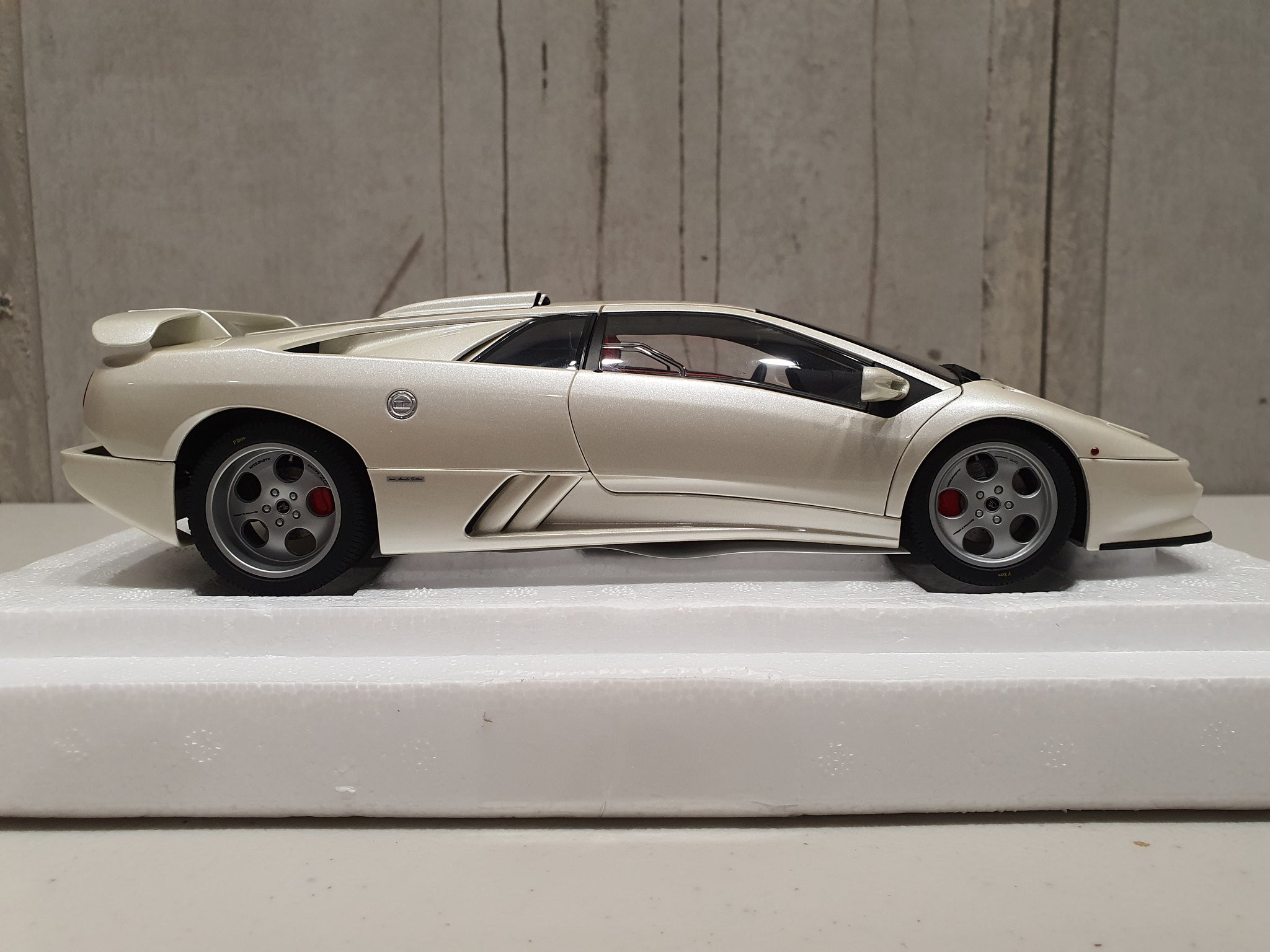 LAMBORGHINI DIABLO SE30 JOTA (BALLON WHITE/PEARL WHITE) 1:18 AUTOART ...