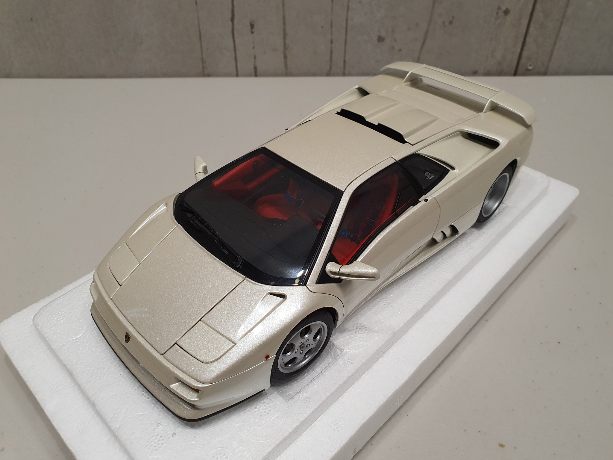 LAMBORGHINI DIABLO SE30 JOTA (BALLON WHITE/PEARL WHITE) 1:18 AUTOART ...