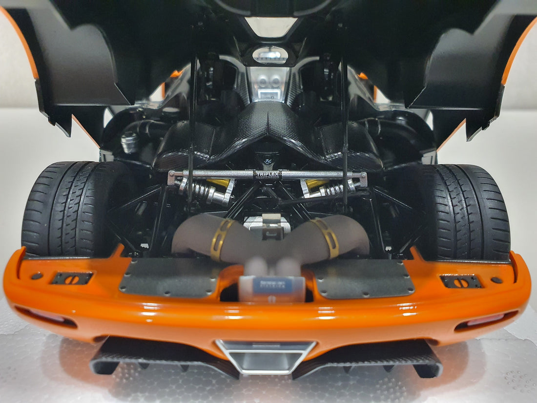 KOENIGSEGG AGERA RS CONE ORANGE/CARBON BLACK/BLACK ACCENTS - 1:18