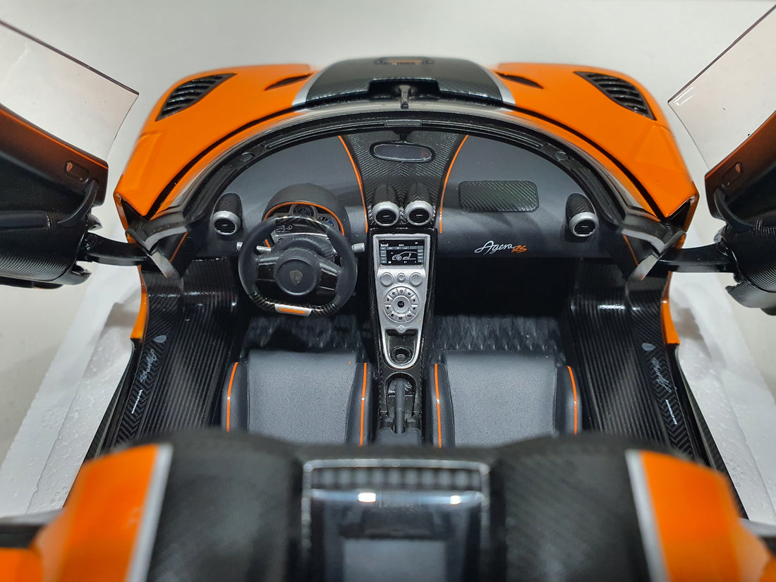 KOENIGSEGG AGERA RS CONE ORANGE/CARBON BLACK/BLACK ACCENTS - 1:18