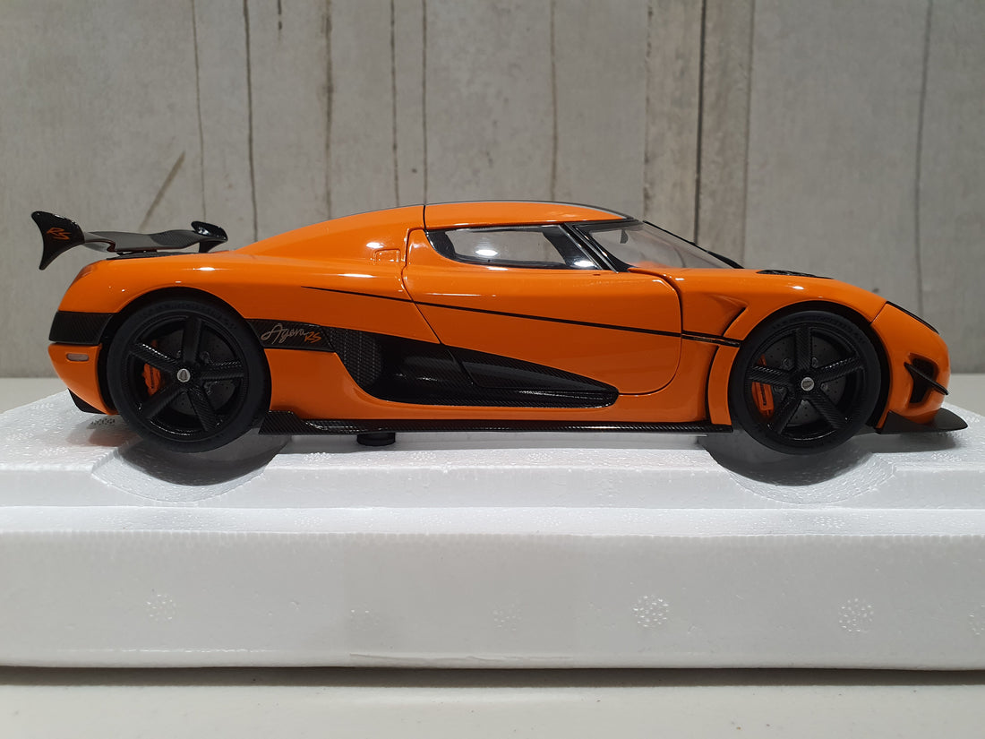 KOENIGSEGG AGERA RS CONE ORANGE/CARBON BLACK/BLACK ACCENTS - 1:18