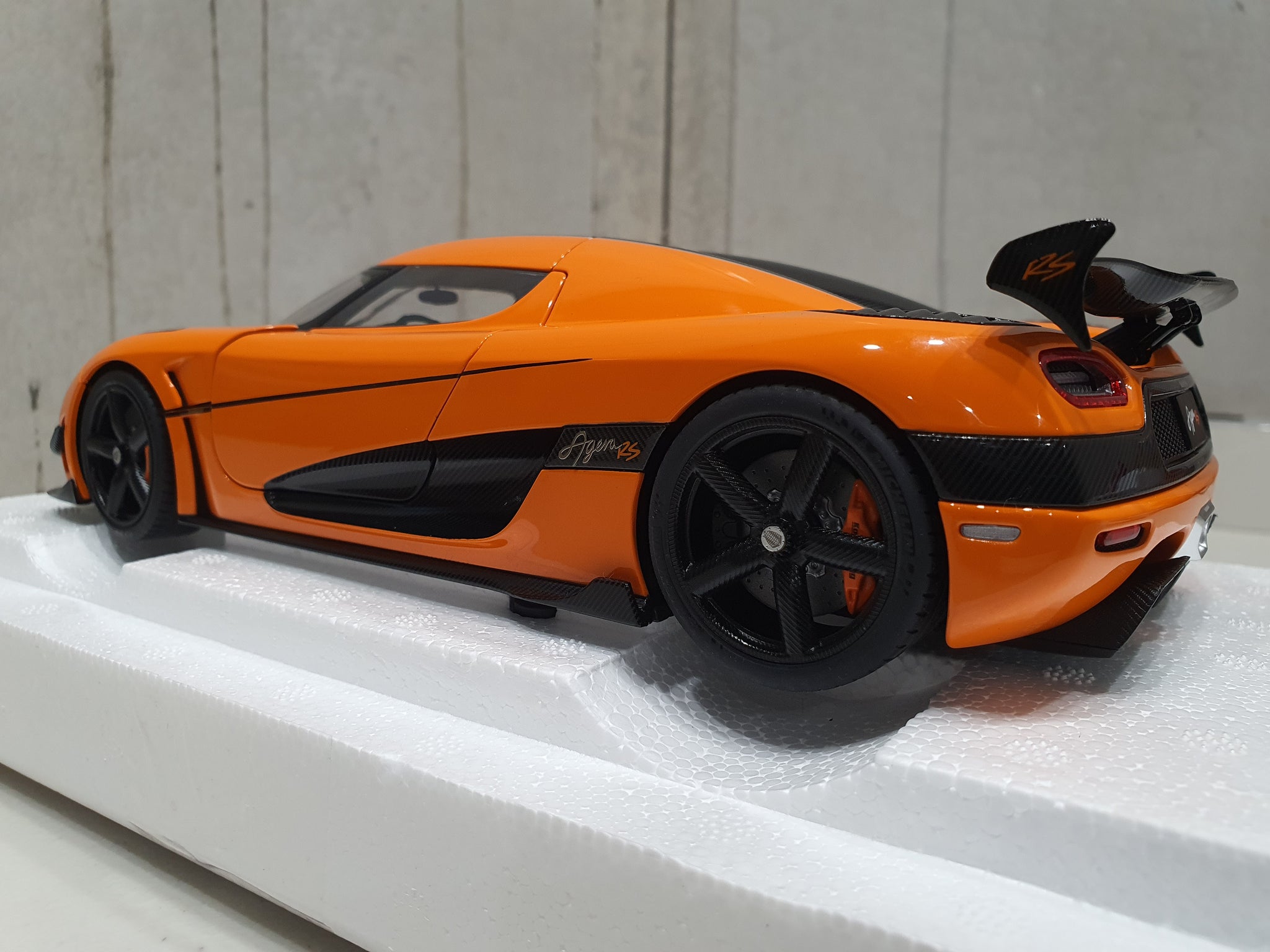 AUTOart 79023 - 1/18 Koenigsegg Agera RS, Cone Orange/Carbone