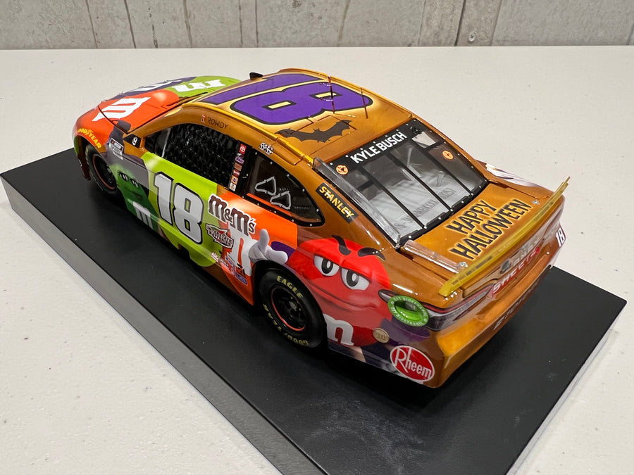 KYLE BUSCH 2021 M&M'S HALLOWEEN 1:24 SCALE ARC DIECAST MODEL