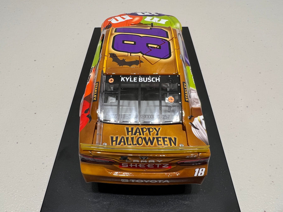 KYLE BUSCH 2021 M&M'S HALLOWEEN 1:24 SCALE ARC DIECAST MODEL