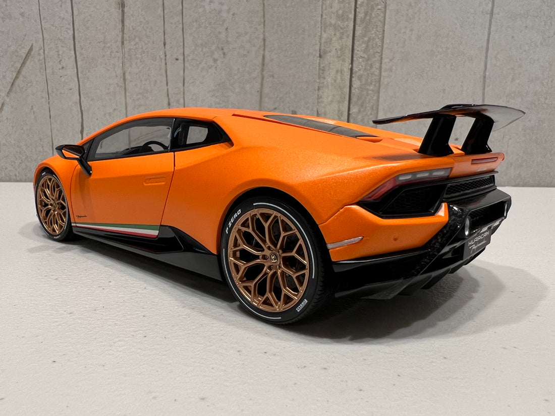 LAMBORGHINI HURACAN PERFORMANTE (ARANCIO ANTHAEUS/MATT ORANGE) 1:18 AUTOART