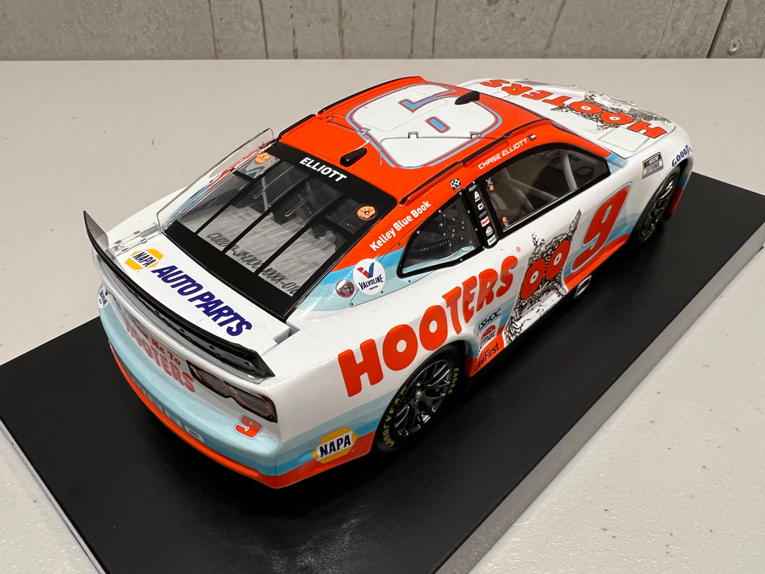 CHASE ELLIOTT 2022 HOOTERS 1:24 ARC DIECAST