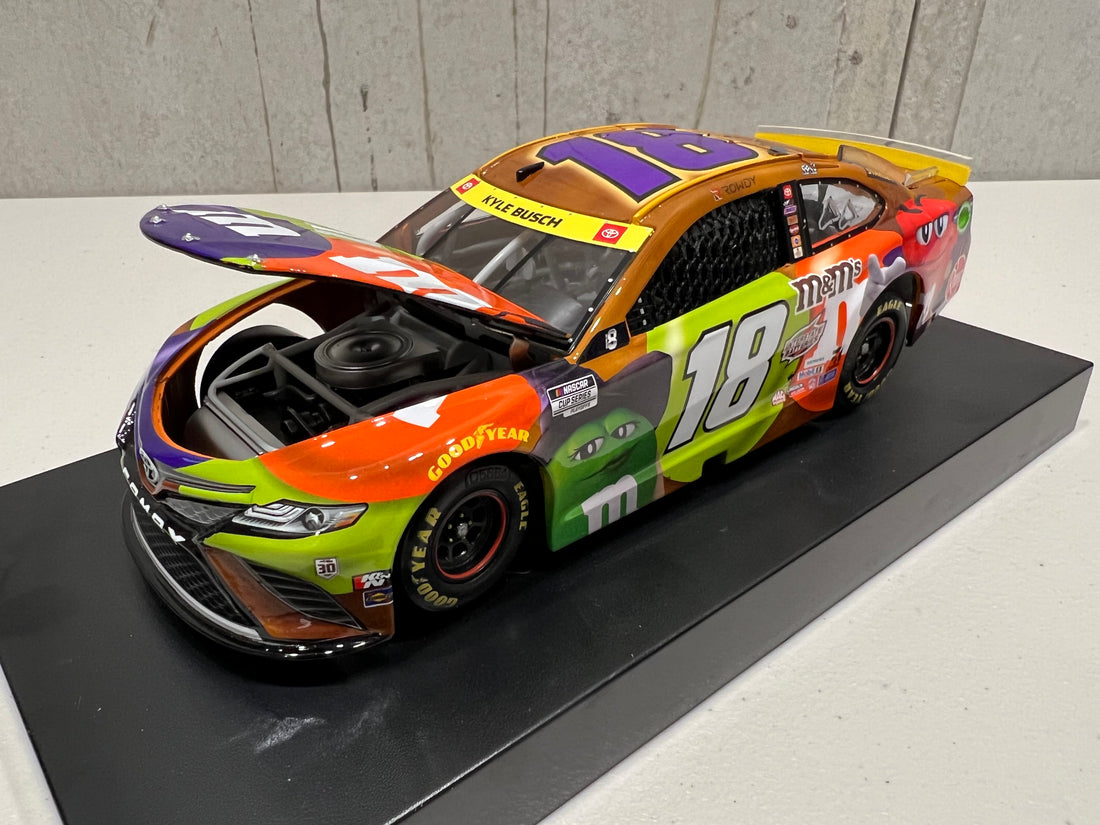 KYLE BUSCH 2021 M&M'S HALLOWEEN 1:24 SCALE ARC DIECAST MODEL