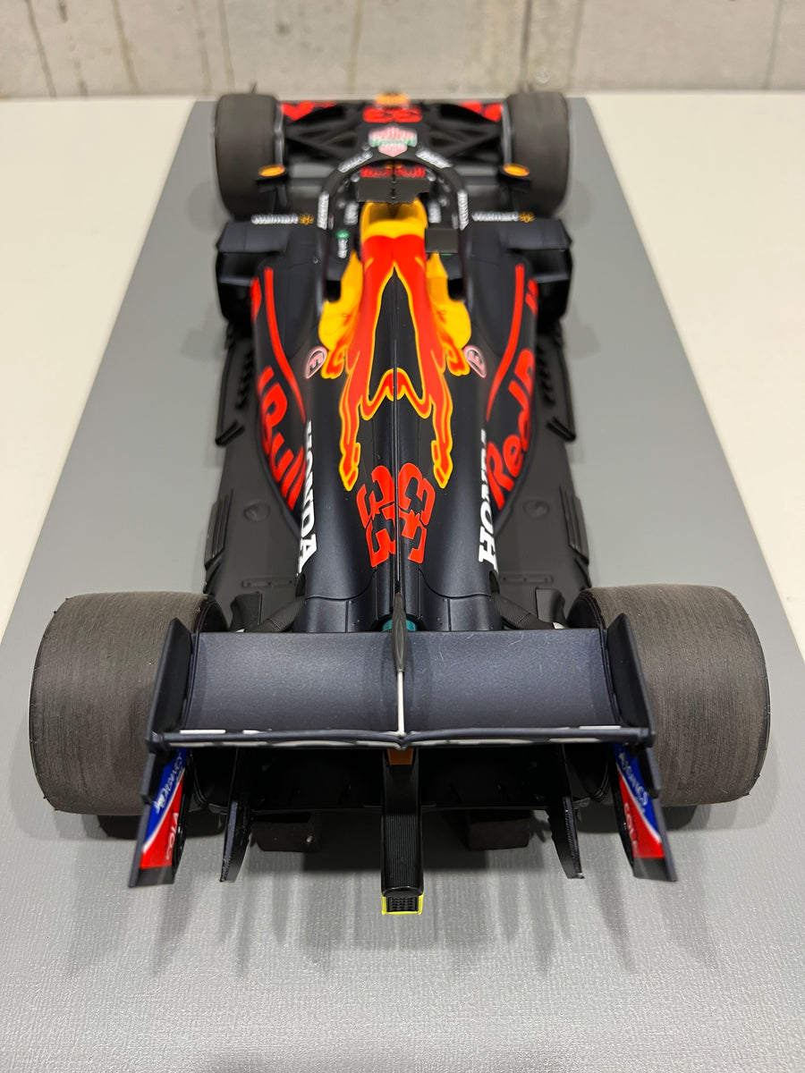 Red Bull Racing Honda RB16B No.33 Red Bull Racing - Winner Dutch GP 2021 - Max Verstappen. With Acrylic Cover. Limited 321 - 1:12 Scale Resin Model Car