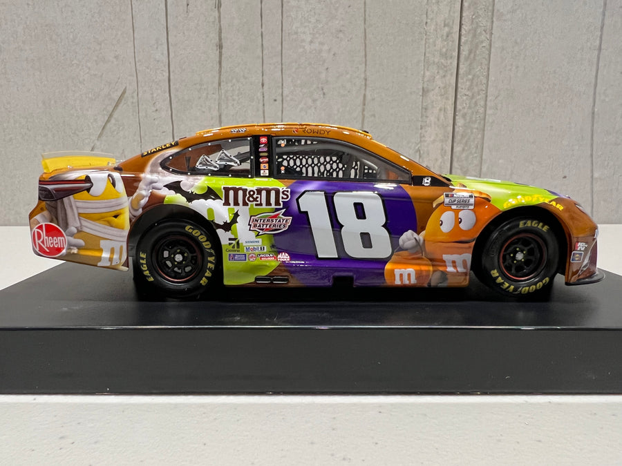 KYLE BUSCH 2021 M&M'S HALLOWEEN 1:24 SCALE ARC DIECAST MODEL