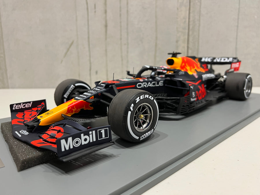 Red Bull Racing Honda RB16B No.33 Red Bull Racing - Winner Dutch GP 2021 - Max Verstappen. With Acrylic Cover. Limited 321 - 1:12 Scale Resin Model Car