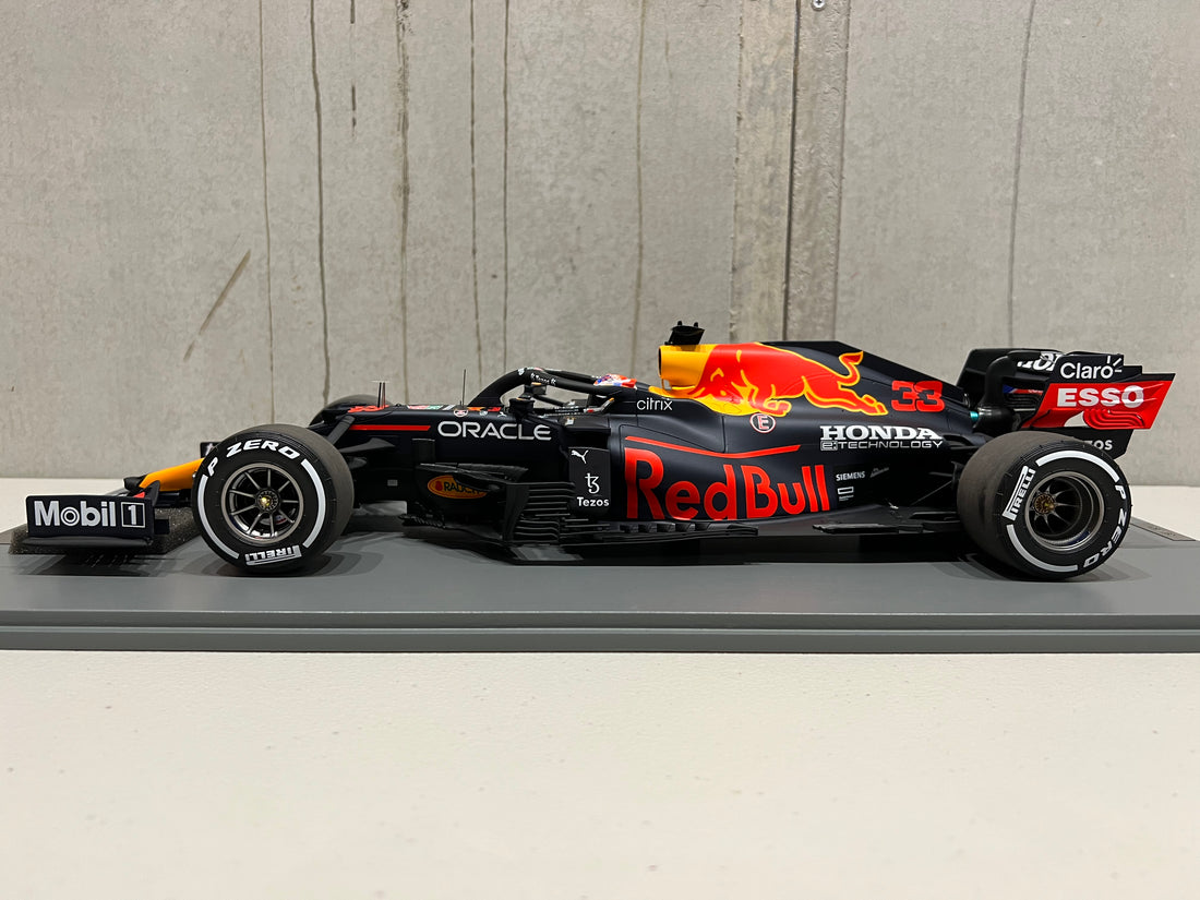 Red Bull Racing Honda RB16B No.33 Red Bull Racing - Winner Dutch GP 2021 - Max Verstappen. With Acrylic Cover. Limited 321 - 1:12 Scale Resin Model Car