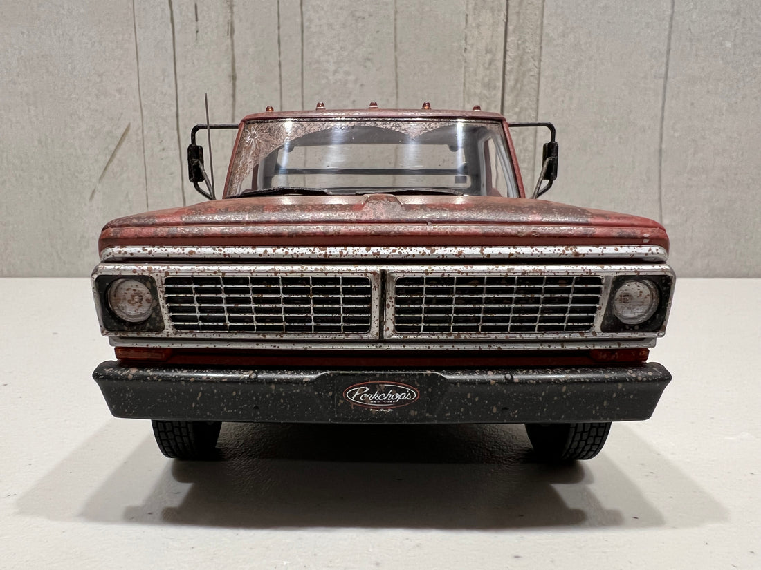 1:18 Ramp Truck Ford F-350 - Porkchop's Chop Shop