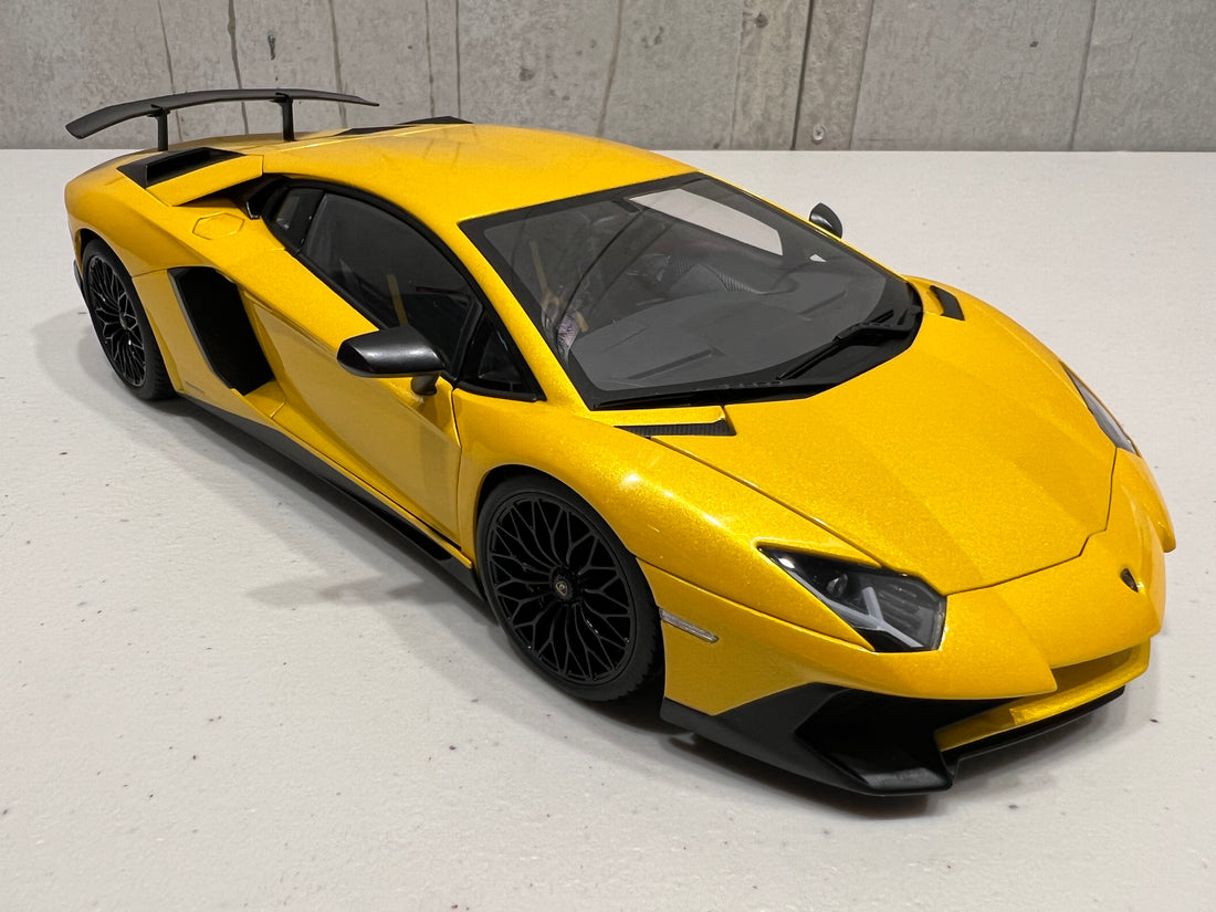 LAMBORGHINI AVENTADOR LP750-4 SV (NEW GIALLO ORION/METALLIC YELLOW) 1:18 - AUTOART