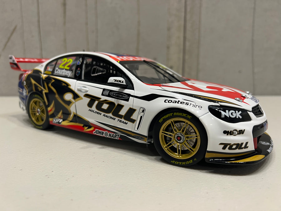 Holden Racing Team #22 Holden VF Commodore - 2013 Austin 400 Aussie-Made Livery - 1:18 Diecast Model - Authentic Collectables