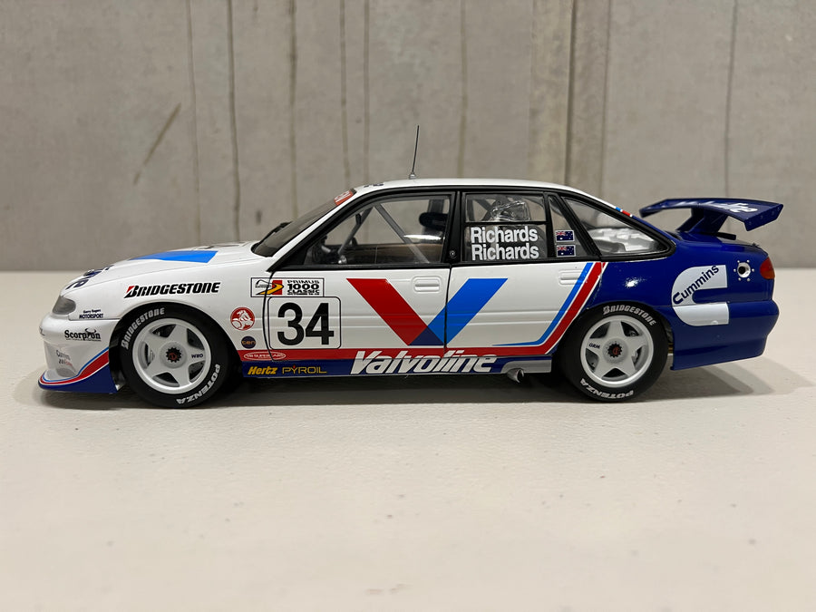 1997 BATHURST 2ND PLACE HOLDEN VS COMMODRE 1:18 DIECAST MODEL