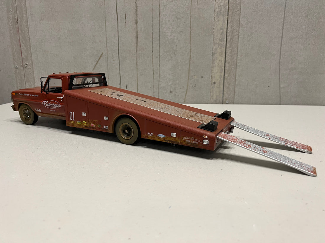 1:18 Ramp Truck Ford F-350 - Porkchop's Chop Shop