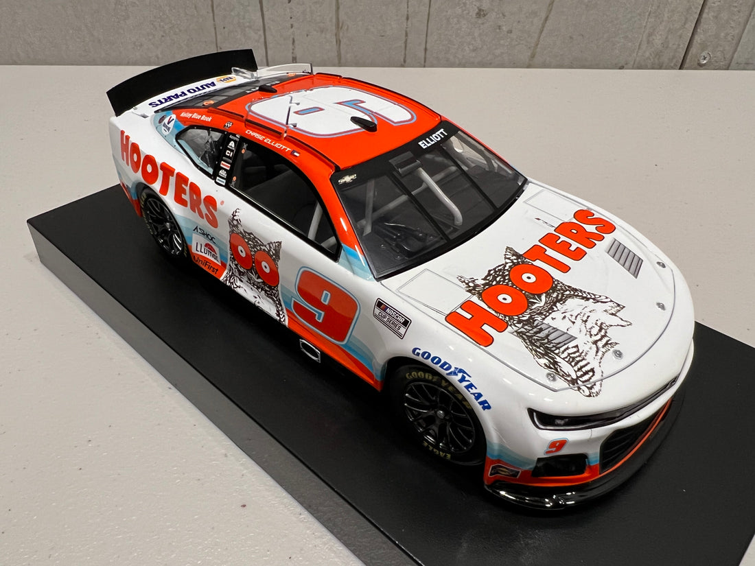 CHASE ELLIOTT 2022 HOOTERS 1:24 ARC DIECAST