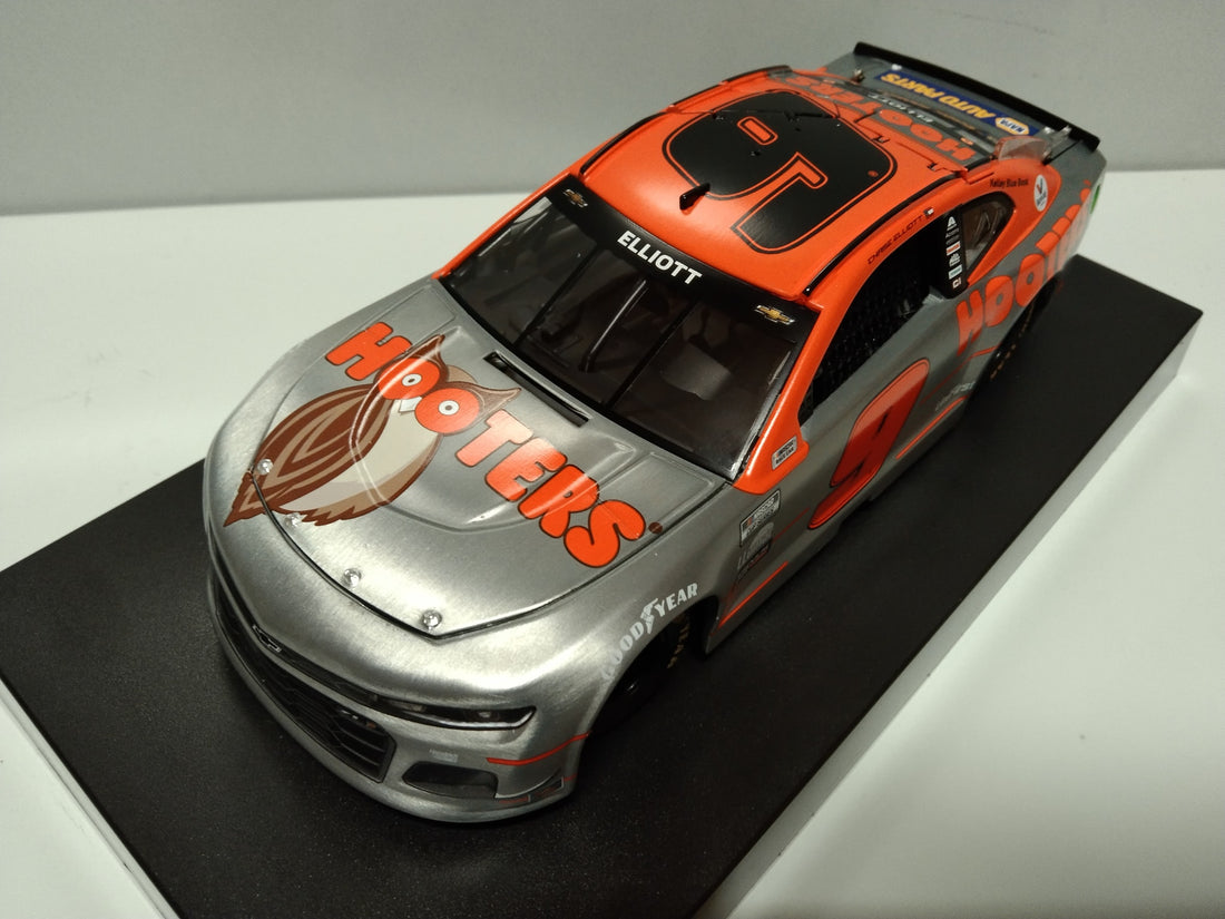 2021 Chase Elliott Hooters Night Owl ZL1 Camaro RAW Elite diecast