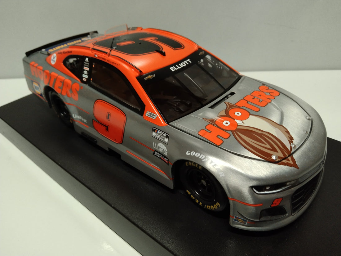 2021 Chase Elliott Hooters Night Owl ZL1 Camaro RAW Elite diecast