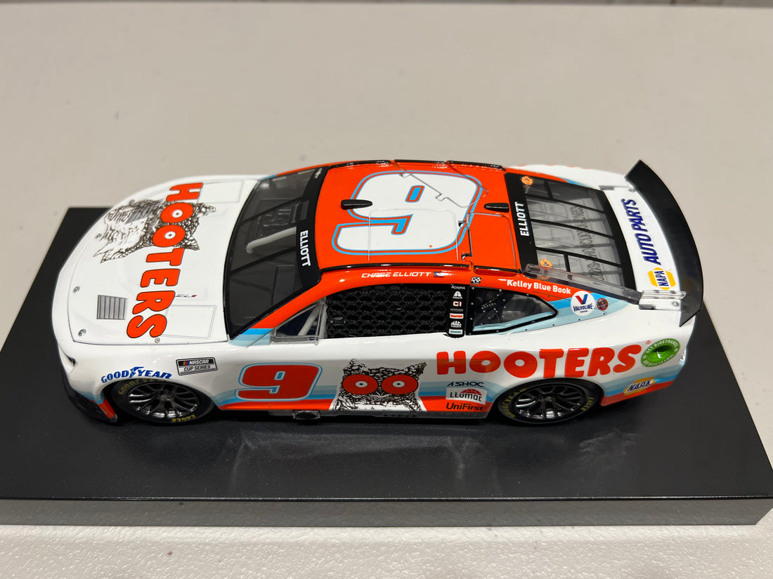 CHASE ELLIOTT 2022 HOOTERS 1:24 ARC DIECAST