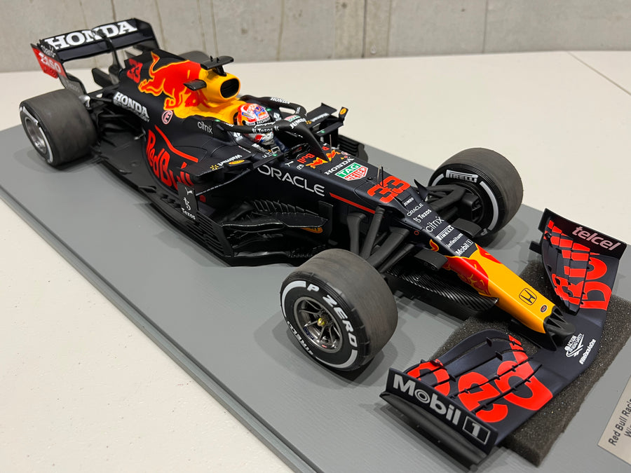 Red Bull Racing Honda RB16B No.33 Red Bull Racing - Winner Dutch GP 2021 - Max Verstappen. With Acrylic Cover. Limited 321 - 1:12 Scale Resin Model Car