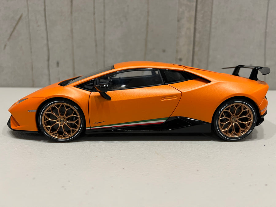 LAMBORGHINI HURACAN PERFORMANTE (ARANCIO ANTHAEUS/MATT ORANGE) 1:18 AUTOART