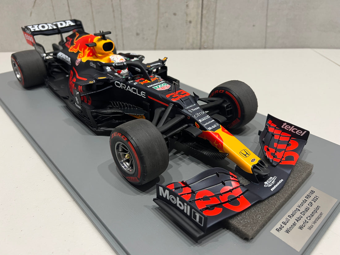 Spark 1/18 Red Bull Racing Honda RB16B No.33 Winner Abu Dhabi GP