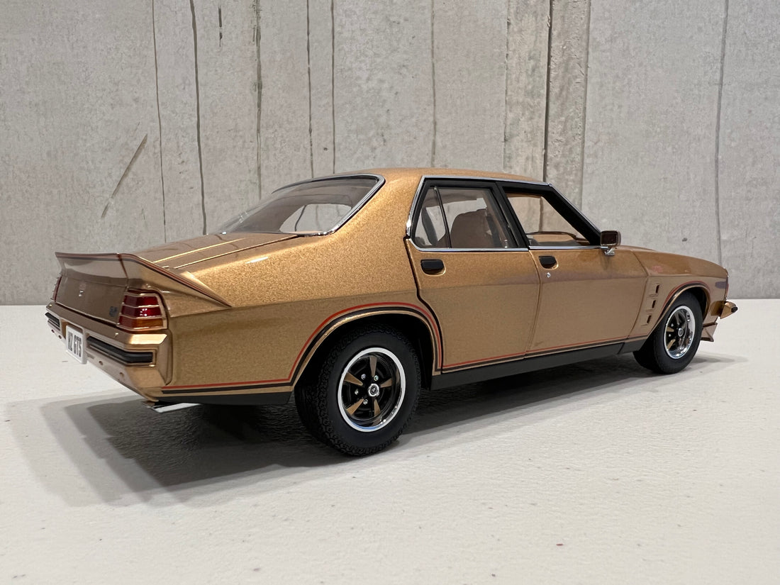 HOLDEN HZ GTS SANDLEWOOD METALLIC 1:18 - Classic Carlectables