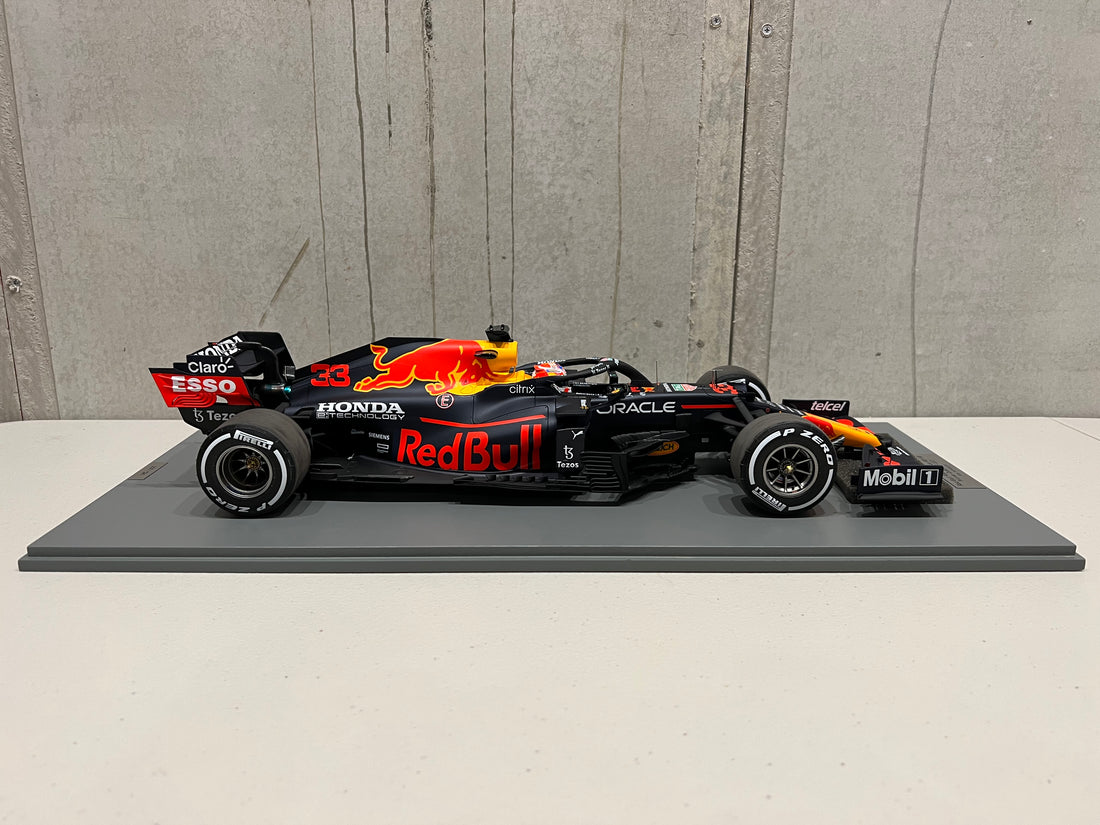 Red Bull Racing Honda RB16B No.33 Red Bull Racing - Winner Dutch GP 2021 - Max Verstappen. With Acrylic Cover. Limited 321 - 1:12 Scale Resin Model Car