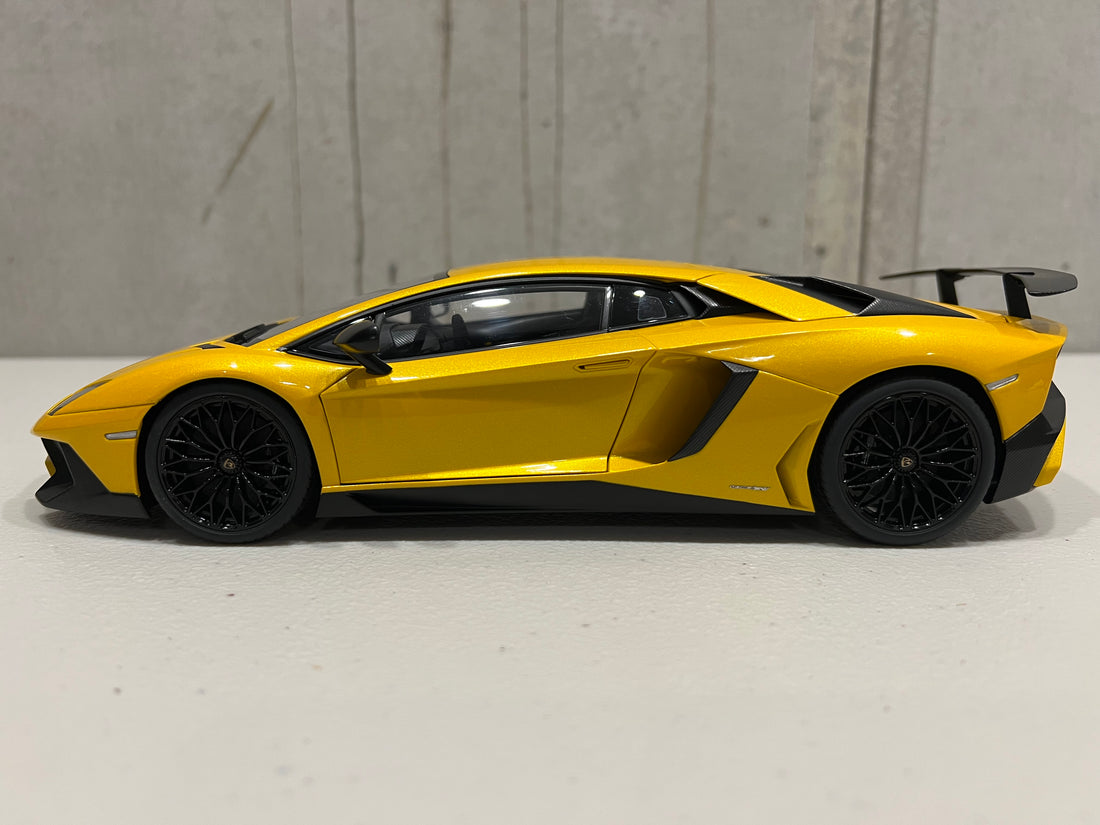 LAMBORGHINI AVENTADOR LP750-4 SV (NEW GIALLO ORION/METALLIC YELLOW) 1:18 - AUTOART