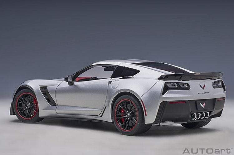 Chevrolet Corvette (C7) Z06 - Blade Silver - 1:18 Model Car - AUTOART