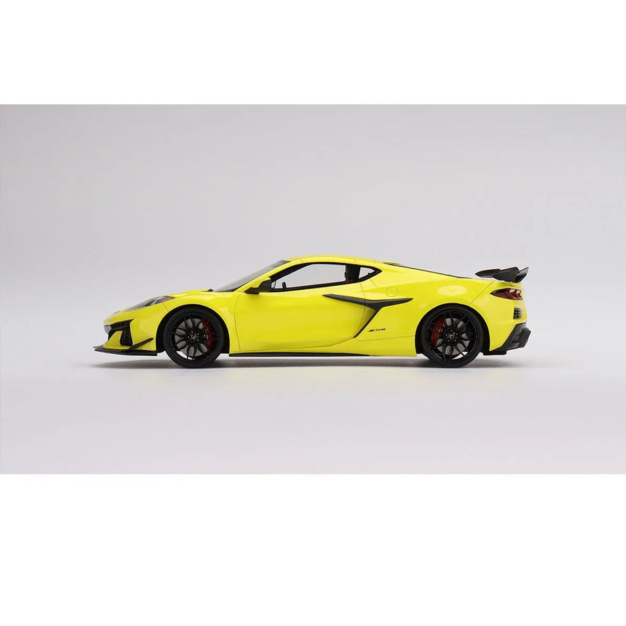 *PRE-ORDER* Chevrolet Corvette Z06 2023 Accelerate Yellow - 1:18 Scale Resin Model Car